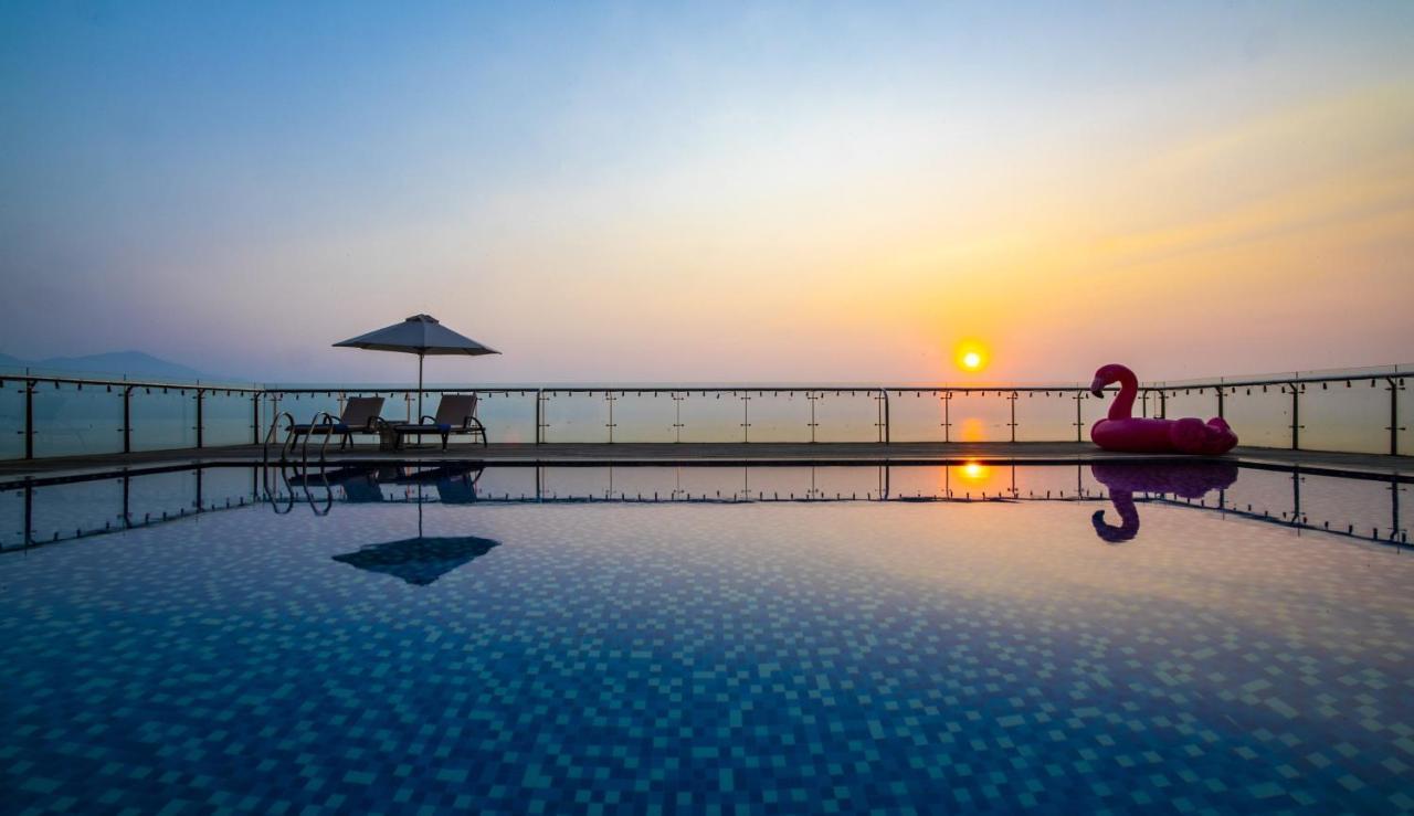 Serene Beach Hotel Danang Екстер'єр фото