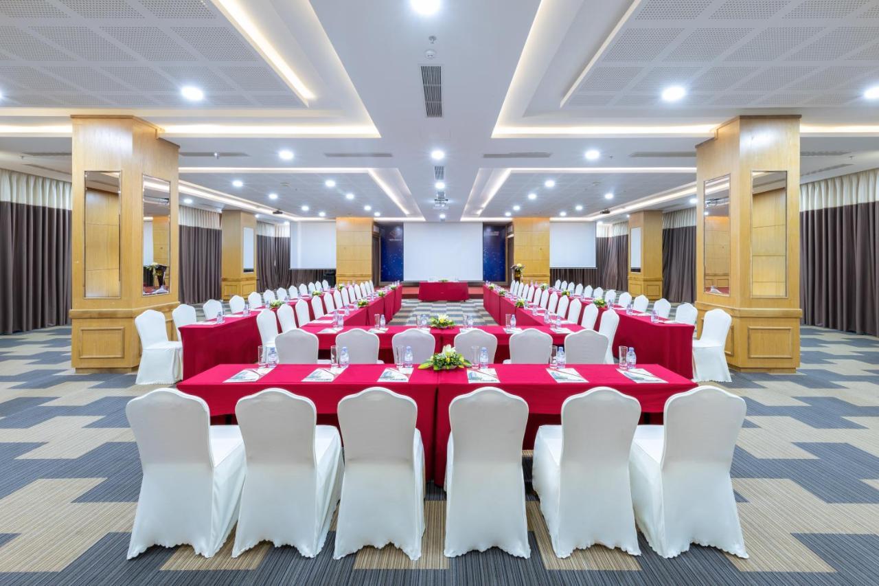 Serene Beach Hotel Danang Екстер'єр фото
