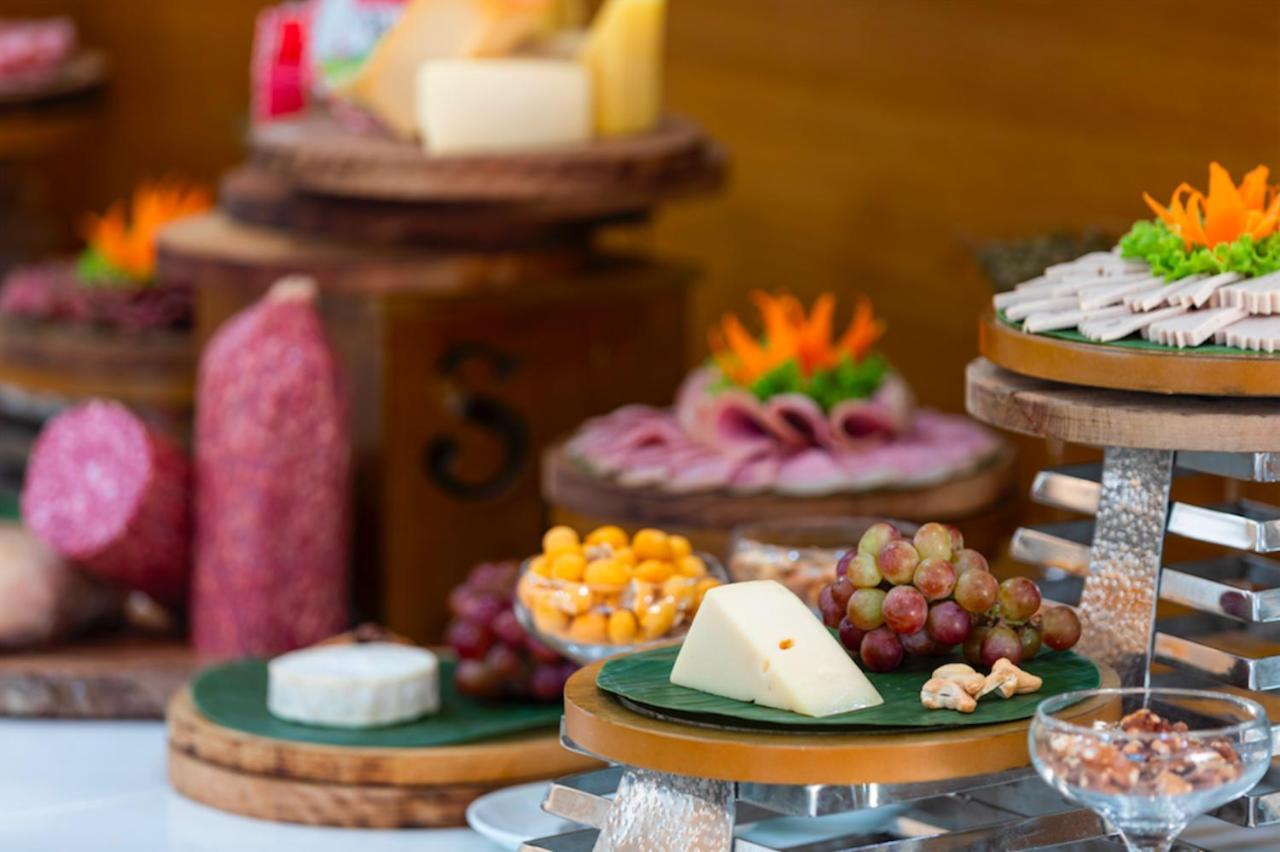 Serene Beach Hotel Danang Екстер'єр фото