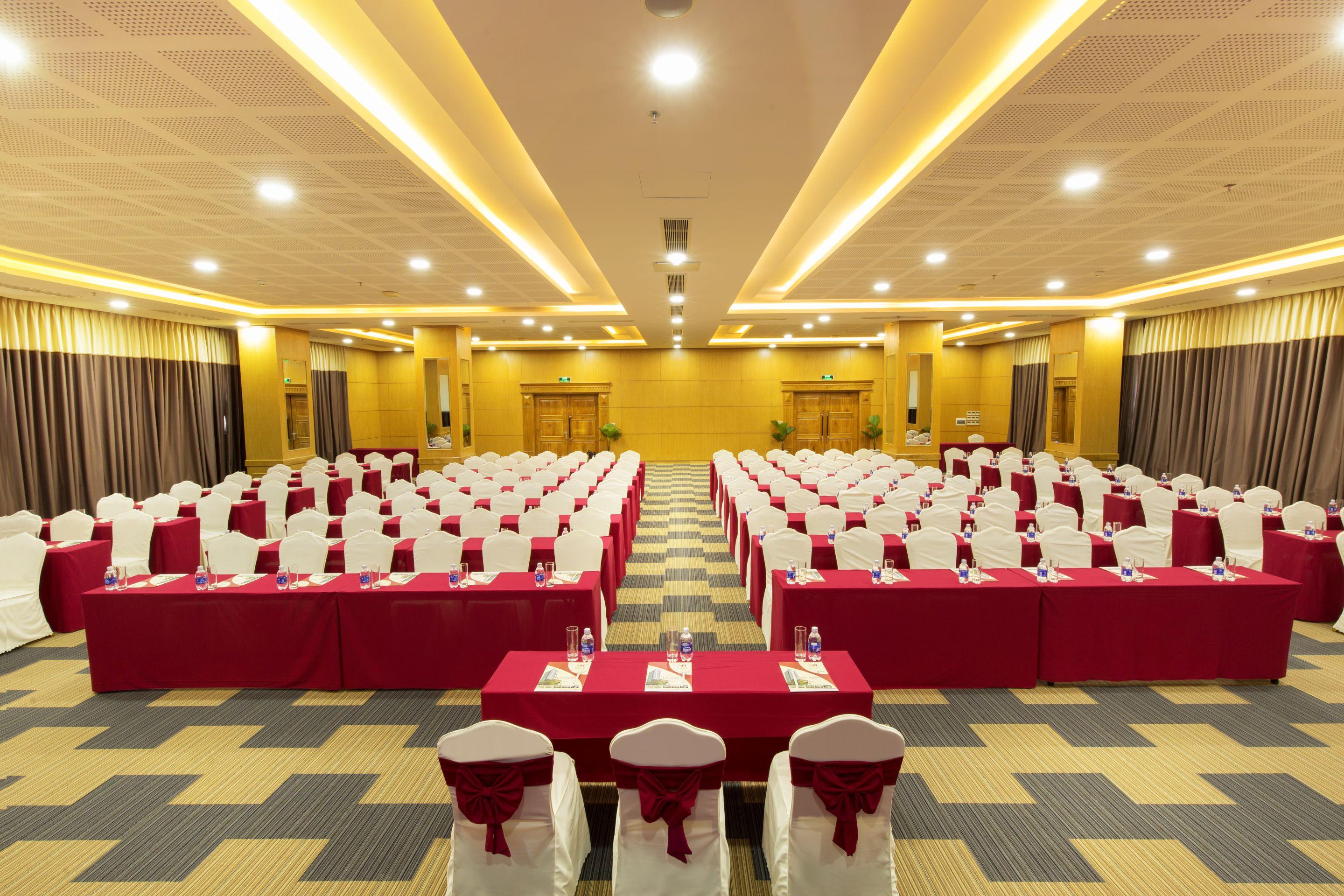 Serene Beach Hotel Danang Екстер'єр фото