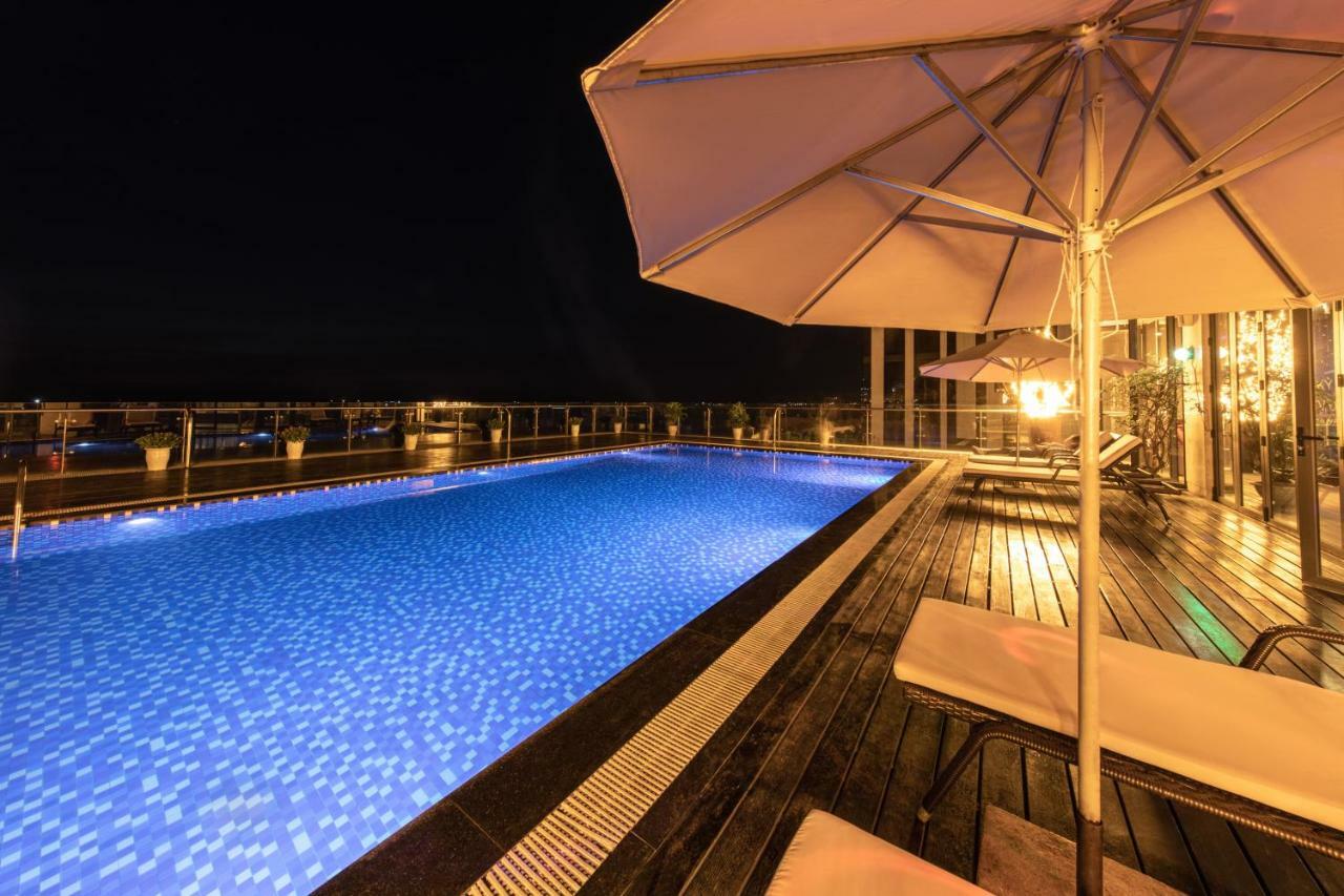 Serene Beach Hotel Danang Екстер'єр фото